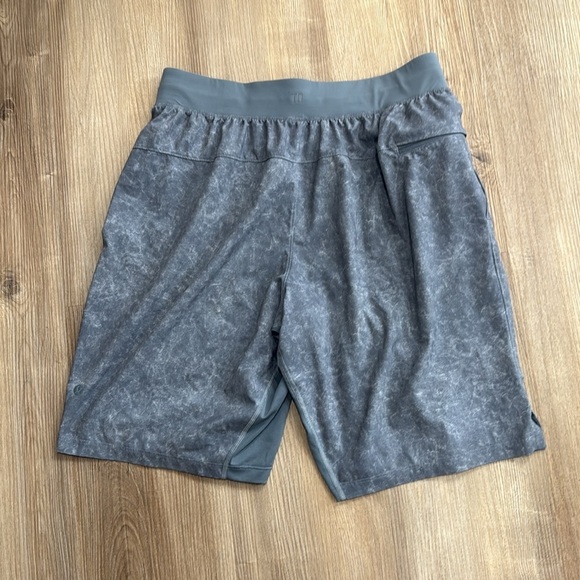 Lululemon T.H.E. Short 9" *Linerless
Gravel Dust Asphalt Grey Multi Size Medium - Picture 6 of 10